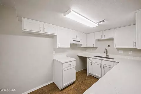 Kitchen - 4750 E Moreland St, Phoenix, AZ 85008 photo 3 of 3