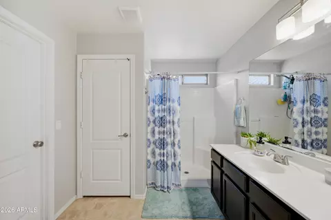 Bath - 3840 E Wyatt Way, Gilbert, AZ 85297 photo 2 of 3