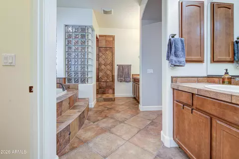 Bath - 4136 E Woodside Way, Gilbert, AZ 85297 photo 3 of 5