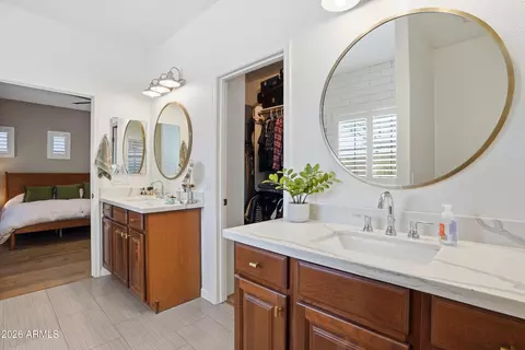 Bath - 1285 E Parkview Dr, Gilbert, AZ 85295 photo 3 of 4