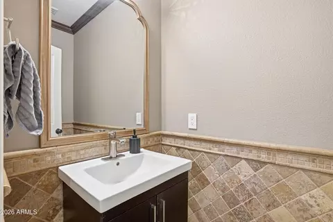 Bath - 1285 E Parkview Dr, Gilbert, AZ 85295 photo 2 of 4