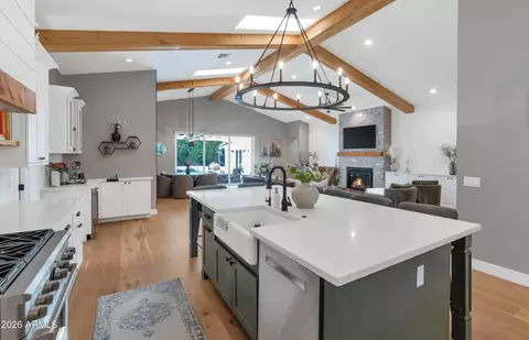 Kitchen - 5321 Earll Dr, Phoenix, AZ 85018 photo 4 of 6
