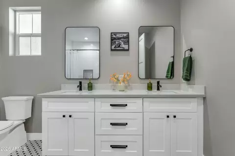 Bath - 5321 Earll Dr, Phoenix, AZ 85018 photo 5 of 5