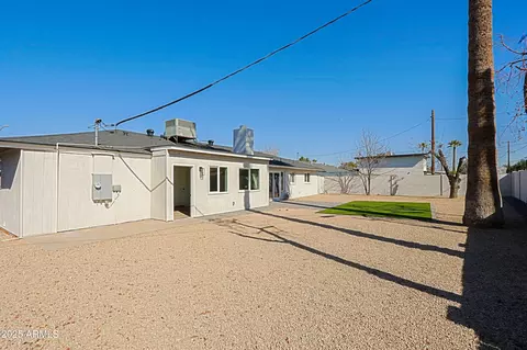 Exterior - 1215 E Cambridge Ave, Phoenix, AZ 85006 photo 4 of 9