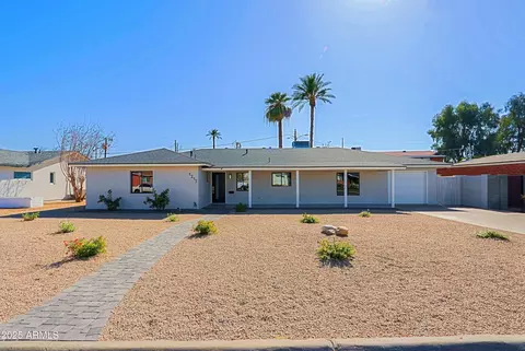 Exterior - 1215 E Cambridge Ave, Phoenix, AZ 85006 photo 7 of 9
