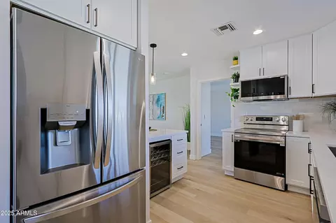 Kitchen - 1215 E Cambridge Ave, Phoenix, AZ 85006 photo 10 of 12