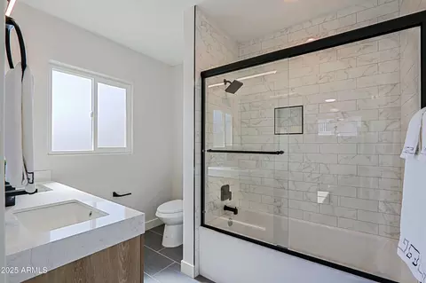 Bath - 1215 E Cambridge Ave, Phoenix, AZ 85006 photo 1 of 13