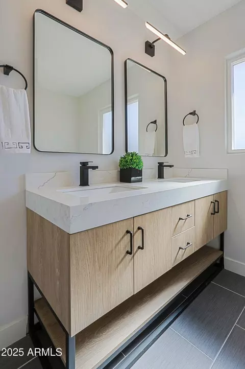 Bath - 1215 E Cambridge Ave, Phoenix, AZ 85006 photo 2 of 13