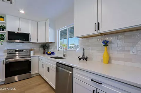 Kitchen - 1215 E Cambridge Ave, Phoenix, AZ 85006 photo 11 of 12