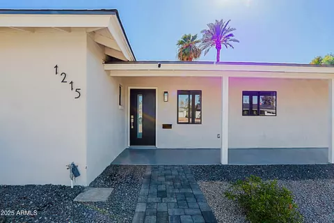 Exterior - 1215 E Cambridge Ave, Phoenix, AZ 85006 photo 8 of 9