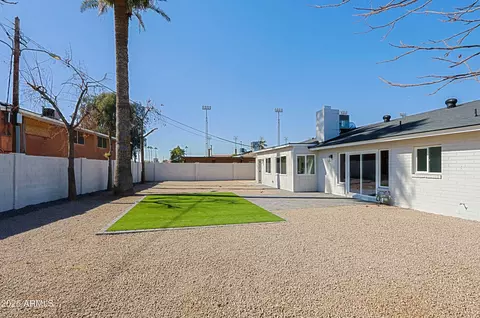 Exterior - 1215 E Cambridge Ave, Phoenix, AZ 85006 photo 2 of 9