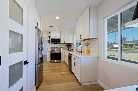 Kitchen - 1215 E Cambridge Ave, Phoenix, AZ 85006 photo 8 of 12