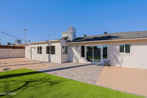 Exterior - 1215 E Cambridge Ave, Phoenix, AZ 85006 photo 6 of 9