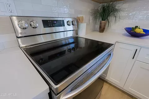 Kitchen - 1215 E Cambridge Ave, Phoenix, AZ 85006 photo 6 of 12