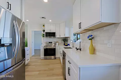 Kitchen - 1215 E Cambridge Ave, Phoenix, AZ 85006 photo 9 of 12