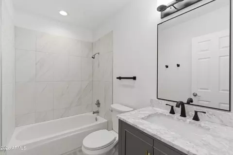 Bath - 2709 E Phelps Rd, Phoenix, AZ 85032 photo 2 of 3