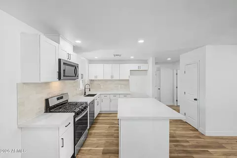 Kitchen - 4437 E Almeria Rd, Phoenix, AZ 85008 photo 4 of 4