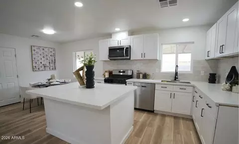 Kitchen - 4437 E Almeria Rd, Phoenix, AZ 85008 photo 1 of 4