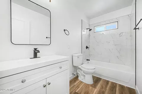 Bath - 4437 E Almeria Rd, Phoenix, AZ 85008 photo 2 of 3