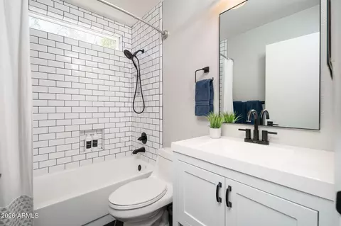 Bath - 1256 E Utopia Rd, Phoenix, AZ 85024 photo 2 of 2