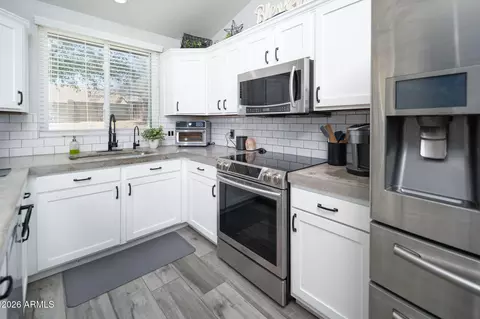 Kitchen - 1256 E Utopia Rd, Phoenix, AZ 85024 photo 2 of 2