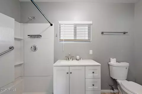 Bath - 1648 E Mitchell Dr, Phoenix, AZ 85016 photo 6 of 6