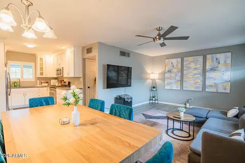 Dining - 1648 E Mitchell Dr, Phoenix, AZ 85016 photo 2 of 4