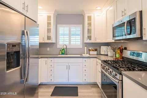 Kitchen - 1648 E Mitchell Dr, Phoenix, AZ 85016 photo 3 of 5