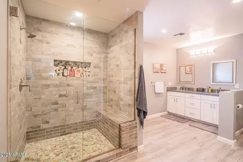 Bath - 1648 E Mitchell Dr, Phoenix, AZ 85016 photo 3 of 6