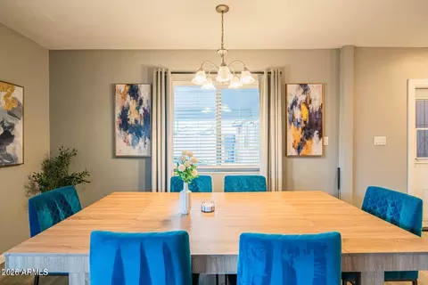 Dining - 1648 E Mitchell Dr, Phoenix, AZ 85016 photo 3 of 4