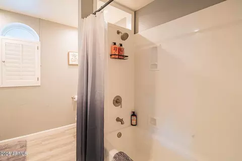 Bath - 1648 E Mitchell Dr, Phoenix, AZ 85016 photo 1 of 6