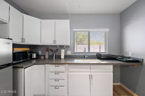 Kitchen - 1648 E Mitchell Dr, Phoenix, AZ 85016 photo 5 of 5