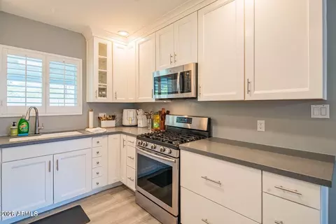 Kitchen - 1648 E Mitchell Dr, Phoenix, AZ 85016 photo 2 of 5