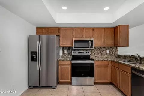 Kitchen - 2842 E Beck Ln #2, Phoenix, AZ 85032 photo 1 of 2