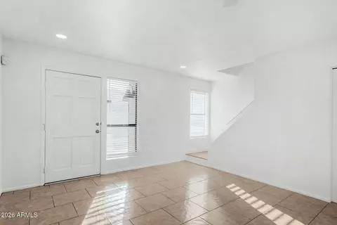 Living - 2842 E Beck Ln #2, Phoenix, AZ 85032 photo 1 of 4
