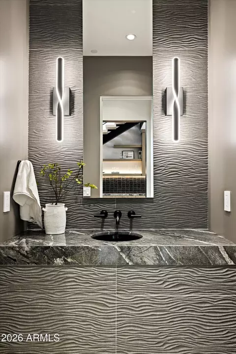 Bath - 2228 E Solar Dr, Phoenix, AZ 85020 photo 6 of 7