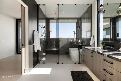 Bath - 2228 E Solar Dr, Phoenix, AZ 85020 photo 2 of 7