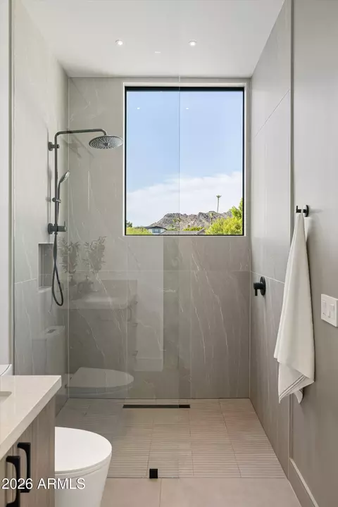 Bath - 2228 E Solar Dr, Phoenix, AZ 85020 photo 4 of 7