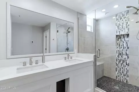 Bath - 706 E Washington St #117, Phoenix, AZ 85034 photo 2 of 3