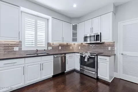 Kitchen - 706 E Washington St #117, Phoenix, AZ 85034 photo 2 of 3