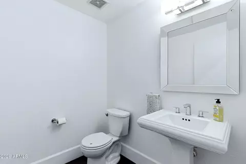Bath - 706 E Washington St #117, Phoenix, AZ 85034 photo 1 of 3