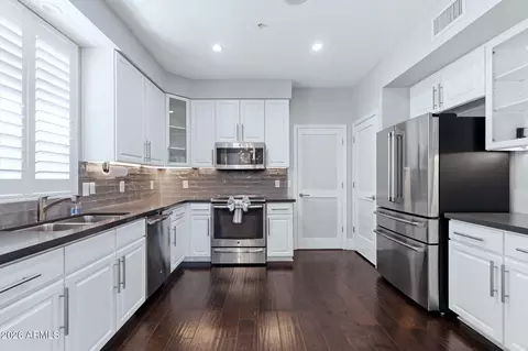 Kitchen - 706 E Washington St #117, Phoenix, AZ 85034 photo 1 of 3