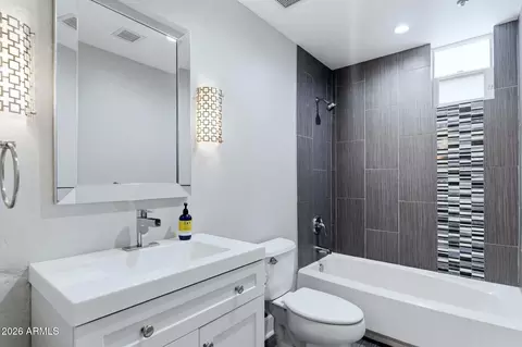 Bath - 706 E Washington St #117, Phoenix, AZ 85034 photo 3 of 3