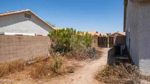 Exterior - 861 W 13th Ave, Apache Junction, AZ 85120 photo 3 of 4