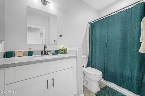 Bath - 1908 W Lawrence Rd #12, Phoenix, AZ 85015 photo 2 of 3