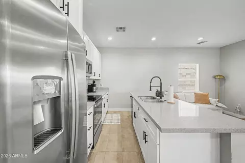 Kitchen - 1908 W Lawrence Rd #12, Phoenix, AZ 85015 photo 4 of 6