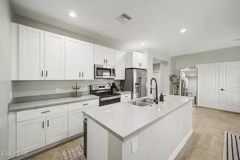 Kitchen - 1908 W Lawrence Rd #12, Phoenix, AZ 85015 photo 2 of 6