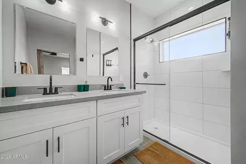 Bath - 1908 W Lawrence Rd #12, Phoenix, AZ 85015 photo 1 of 3