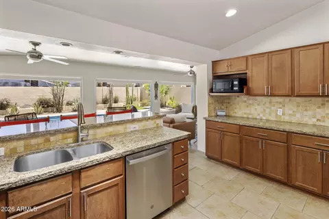Kitchen - 4312 E Sells Dr, Phoenix, AZ 85018 photo 7 of 7