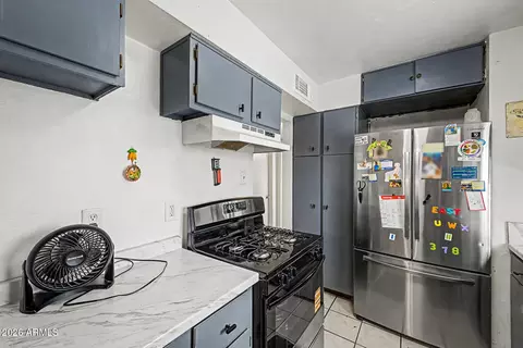 Kitchen - 11608 N 20th Dr, Phoenix, AZ 85029 photo 3 of 4